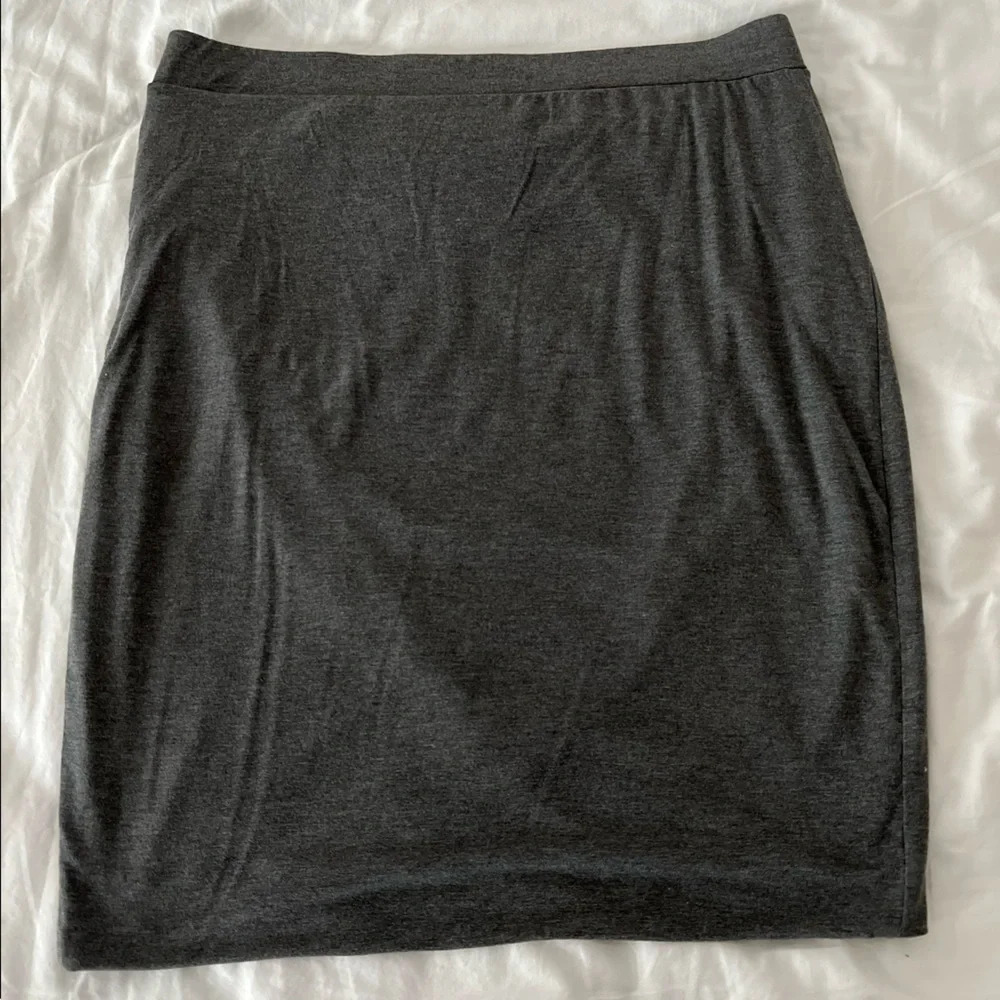 METAPHOR Grey Knee Length Skirt with Ruched Gathered Detail in the front Size L - Picture 6 of 6